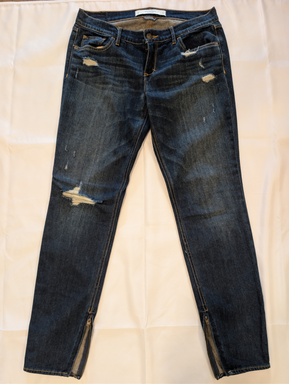 1024 - Abercrombie & Fitch Perfect Stretch Zippered Ankle Jeans - Size 6  W28